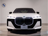 【キドニーグリル】BMWは約90年もの間、ほぼ全ての車両にひと目でBMWだと分かるこの特徴的なフロントグリルが備えられ、デザイン・アイコンとして親しまれてきました。