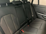 ご納車前に、リア3面にプライバシーフィルムの施行も可能です。荷物の盗難防止、UVカット等の効果があります。プロが選ぶ高耐久、高品質なフィルムは種類も豊富で仕上がりも非常に綺麗です。