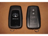 【スマートキー】 カバンやポケットに入れたままでドアの施錠、開錠、エンジンスタートが可能です。
