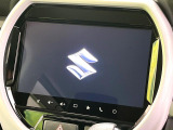 【メーカー9型ナビ】インテリアに溶け込むスタイリッシュな「専用設計」メーカーナビを装備♪視認性や操作性など基本性能にも優れ、より上質なカーライフをお楽しみいただけます。