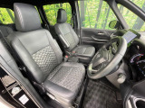 運転席まわりには十分なスペースがあり、大柄な方でもゆったり運転していただける環境です。