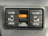 【両側パワースライドドア】スマートキーや運転席のスイッチで後席両側スライドドアの開閉が可能♪電動だから力を入れてドアを開ける必要が無く、小さなお子様でも簡単に開け閉めでき快適です♪