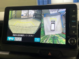 【マルチビューカメラシステム】専用のカメラにより、上から見下ろしたような視点で360度クルマの周囲を確認することができます☆死角部分も確認しやすく、狭い場所での切り返しや駐車もスムーズに行えます。
