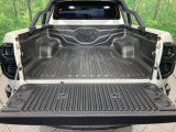 積載量500kgの広々としたデッキは、遊びから仕事まで多用途に使えます。ベッドライナーやトノカバーの取り付けもご相談下さい♪