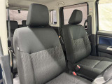 高いホールド性で運転姿勢が安定します。長距離ドライブでも疲れにくいのが魅力です。