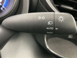 【オートライト】車外の明るさに応じて、自動的にライトの点灯・消灯をしてくれます。