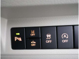 コーナーセンサーを車の前後に装備。障害物までの距離に応じて警告音を変えてお知らせ。縦列駐車時や駐車場・車庫などでの取り回しをサポートします。詳細は販売店スタッフまでおたずねください。