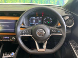 【純正革巻きステアリング】上質な革を使用することで、手にしっかり馴染みとても運転しやすいハンドルです♪