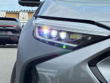 【LEDヘッドライト】LEDヘッドライトは、低消費電力で明るく、遠くまで照らす先進ライト。夜間走行時の視認性を高め、安全で快適なドライブをサポートします。