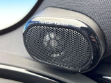 ●harman/kardonサウンドシステム:オーディオ専門メーカーが手掛けるプレミアムスピーカーを装備。多数のスピーカーから、音の粒立ちまで分かる高品質な音楽をお楽しみいただけます。