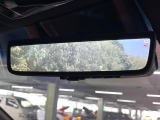 【デジタルインナーミラー】後席の大きな荷物や同乗者で後方が確認しづらい時でも安心!カメラが撮影した車両後方の映像をルームミラー内に表示。クリアな視界で状況の確認が可能です!