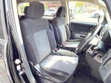 運転席シート廻りは使用感も少なく、良好な状態となっています。前オーナー様が丁寧に使っていたことがよくわかりますね。