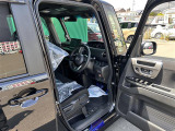 【運転席】座り心地が良いシートなので長時間の運転でも快適にお過ごしいただけます。新品のフロアマットのご注文も可能です。掲載箇所以外にご希望の写真がございましたらお気軽にお問い合わせ下さい。