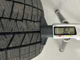 冬タイヤの残り溝は6.2mmです。スリップラインからは4.4mmとなっております。