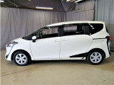 7人乗りの広々とした室内に加え、パノラミックビューモニターやToyota Safety Senseなど安全装備も充実!
