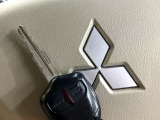 【キーレス】少し離れた場所からでもボタン一つでドアの開錠・施錠ができるのでとっても便利!ドアの鍵穴周りに傷をつけることもありません♪