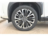 純正なので車に似合うデザインになっていますね。スタッドレスタイヤもご相談下さい。