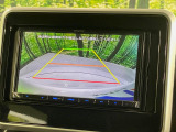 【バックカメラ】駐車時に後方がリアルタイム映像で確認できます。大型商業施設や立体駐車場での駐車時や、夜間のバック時に大活躍!運転スキルに関わらず、今や必須となった装備のひとつです!