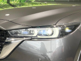 【LEDヘッドライト】悪天候や夜間走行時も良好な視界を確保し安心して運転できる高輝度LEDヘッドライトを装備!点灯速度が早く、消費電力も抑えられています。
