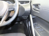 電動格納式ミラーです。ボタン一つで開閉できるのですれ違い時や駐車時に便利です!