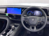 運転席まわりです。 各操作スイッチは使いやすい位置に配置されてます。