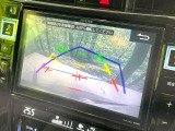 【バックカメラ】駐車時に後方がリアルタイム映像で確認できます。大型商業施設や立体駐車場での駐車時や、夜間のバック時に大活躍!運転スキルに関わらず、今や必須となった装備のひとつです!