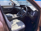 車内も目立つ傷や汚れも少なく清潔な状態です。