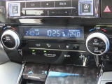 デュアルオートエアコン搭載☆運転席と助手席でエアコンが独立しているのでドライバーも同乗者もより快適にドライブができます♪