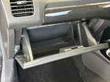 【グローブボックス】車検証入れ等の収納に便利です♪