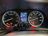 見やすい自発光式2眼メーター&センターに多彩な車両情報を表示するマルチインフォメーションディスプレイ
