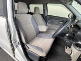 運転席シート廻りは使用感も少なく、良好な状態となっています。前オーナー様が丁寧に使っていたことがよくわかりますね。