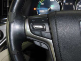 【ステアリングスイッチ】運転中に視線を前に向けたまま操作できます。
