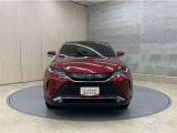 お車購入のポイントとなるフロントマスクです。上質で迫力あるデザインですね☆☆
