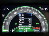 【レーンディパーチャーアラート】道路上の白線(黄線)をカメラで認識し、ドライバーがウインカー操作を行わずに車線を逸脱する可能性がある場合、ブザーとディスプレイで注意喚起サポート。