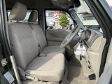 運転席シート廻りは使用感も少なく、良好な状態となっています。前オーナー様が丁寧に使っていたことがよくわかりますね。