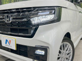 【LEDヘッドライト】悪天候や夜間走行時も良好な視界を確保し安心して運転できる高輝度LEDヘッドライトを装備!点灯速度が早く、消費電力も抑えられています。