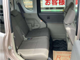 最近では、当たり前の両側スライドドア。チャイルドシートを2つ付けるときなどは、やっぱり両側にドアがあると便利なんですよね。