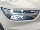 ●LEDヘッドライト:夜間走行時も良好な視界を確保し安心して運転できる高輝度LEDヘッドライトを装備!点灯速度が早く、消費電力も抑えられています。