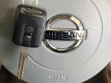 【キーレス】少し離れた場所からでもボタン一つでドアの開錠・施錠ができるのでとっても便利!ドアの鍵穴周りに傷をつけることもありません♪