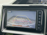バックガイドモニター装着車は後退時の強い味方です!車庫入れや縦列駐車の際、後退操作の参考になるガイドラインをナビ画面に表示します。