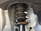 お車を安心してお乗りいただく為には、足回りの定期点検が欠かせません。サービスサポート(有償保証)では無料点検もご提供しており、安心のカーライフをお過ごしいただけるサポート体制が整っています。