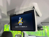 【フリップダウンモニター】大画面モニターで後席でもエンタメをお楽しみいただけます。小さなお子様にも大人気の装備です♪