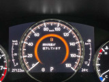 視認性に優れたメーターを採用しており、走行中でも車速や情報が分かりやすく表示されます。運転時の視線移動をむりのない範囲に抑え、快適で安心感のあるドライブをサポートします。
