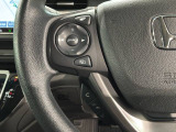 ステアリングにオーディオ操作スイッチが付いています。オーディオ画面に直接タッチしなくても操作が出来ますので、運転に集中できます。