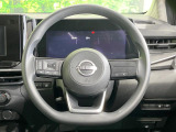 インテリアに合わせたデザインのステアリングは、運転される方のことも考え、運転しやすい形状、大きさです。是非一度、実際に触ってお確かめください。