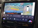 【パノラミックビューモニター】専用のカメラにより、上から見下ろしたような視点で360度クルマの周囲を確認することができます☆死角部分も確認しやすく、狭い場所での切り返しや駐車もスムーズに行えます。