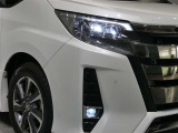 LEDヘッドランプ。消費電力も少なく寿命も長いのがLEDの特徴。HIDのような点灯のタイムラグもなくパッと明るくなるのも特徴です。
