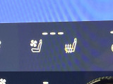 【シートベンチレーション】夏場は涼しい風でお尻や背中の熱やムレを防ぎ、冬はエアコンよりも早く温まってポカポカに!季節を問わず快適に過ごせます。
