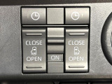 【両側パワースライドドア】スマートキーや運転席のスイッチで後席両側スライドドアの開閉が可能♪電動だから力を入れてドアを開ける必要が無く、小さなお子様でも簡単に開け閉めでき快適です♪