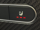 ●フロントシートヒーティング:運転席・助手席共に三段階で調節が可能なシートヒーターを装備しております。季節を問わず快適にご使用いただけます。